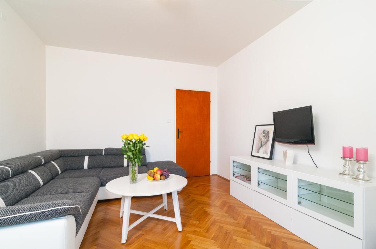 Apartment Victoria Omiš Exteriör bild