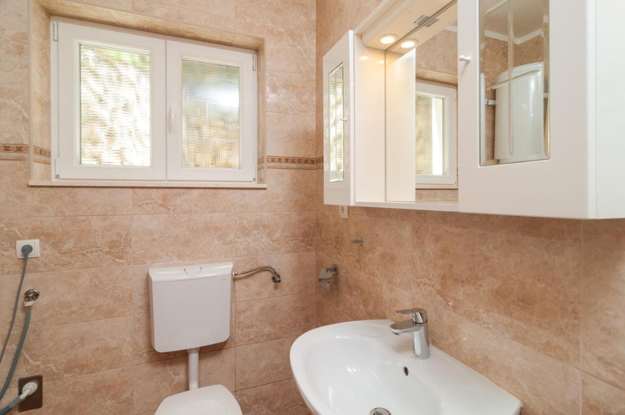 Apartment Victoria Omiš Exteriör bild
