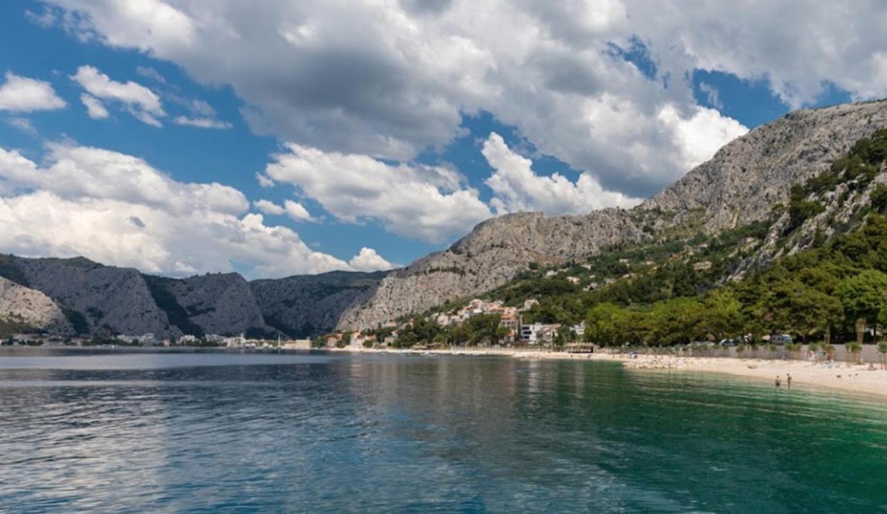 Apartment Victoria Omiš Exteriör bild