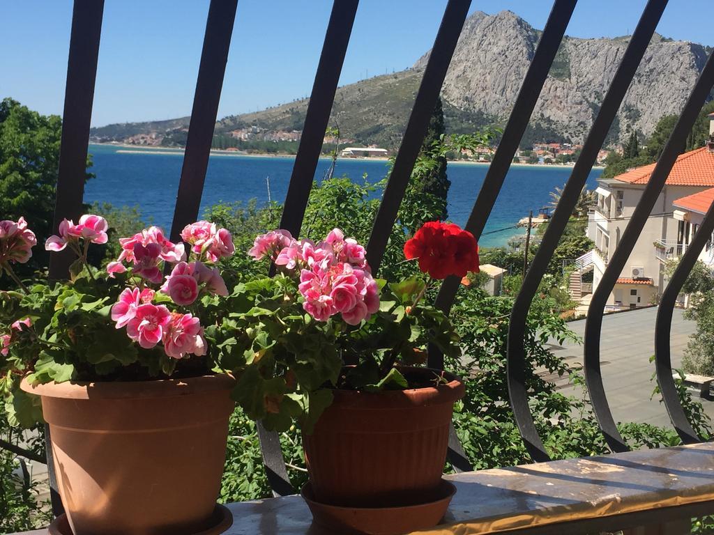 Apartment Victoria Omiš Exteriör bild
